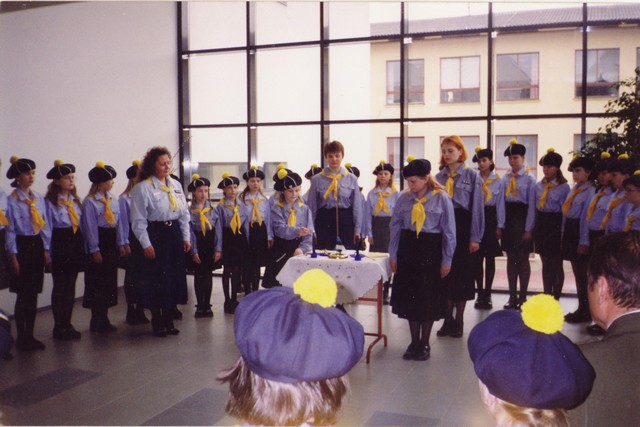 2001 Kodutütarde pidulik vastuvõtt Otepää Gümnaasiumis