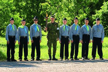 28. Maakaitsepäev 2010. Noorkotkad Aleks Kuusklaid, Kristjan Tiitsma, Silver Hinno, tuletooja Vahur Toomas, Talis Tamm, Damir Khalilov, Ravil Khalilov, Janar Kuld